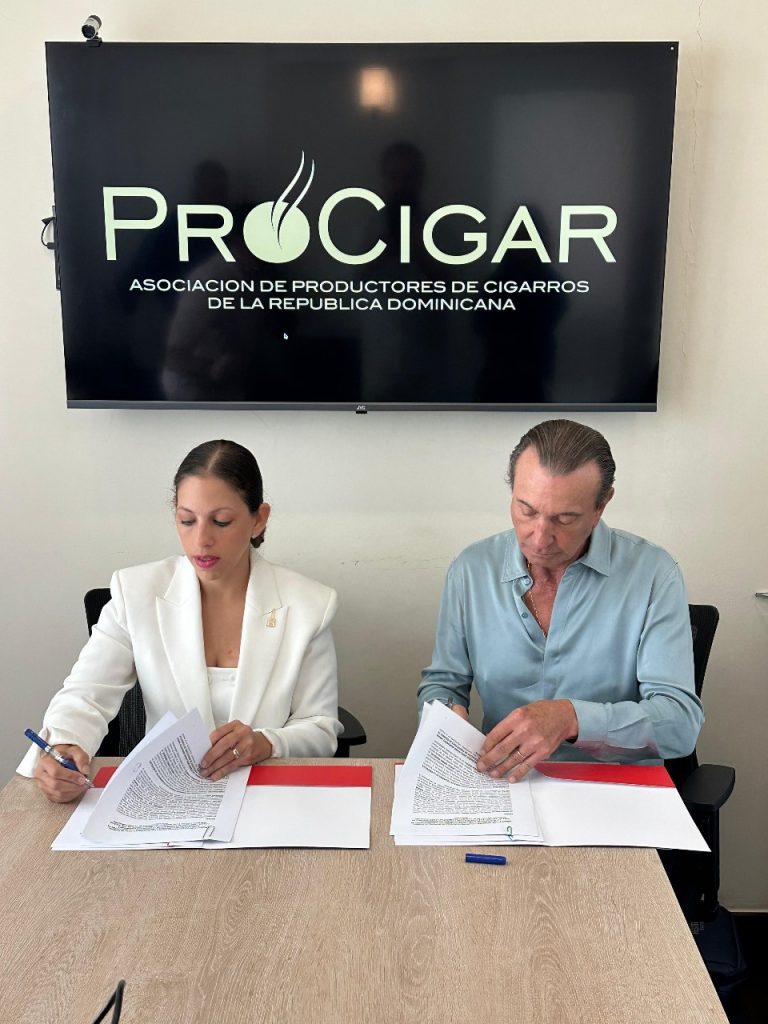 PROCIGAR dona sala virtual inmersiva al Museo Monumento a los Heroes de la Restauracion 2